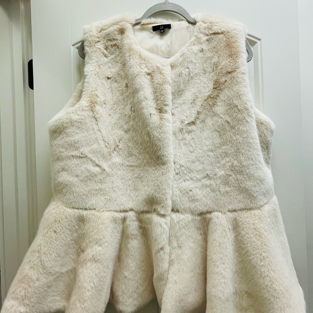 Cream faux fur vest with flair at waist. Brand Mew — Never Worn!